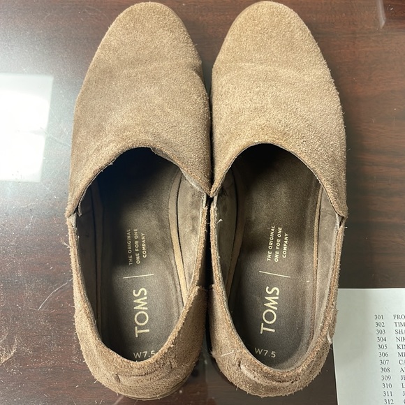Womens TOMS tan suede booties. Size 7.5 - Picture 2 of 7
